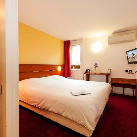 Brit Hotel Agen - L'Aquitaine Le Passage  Екстериор снимка