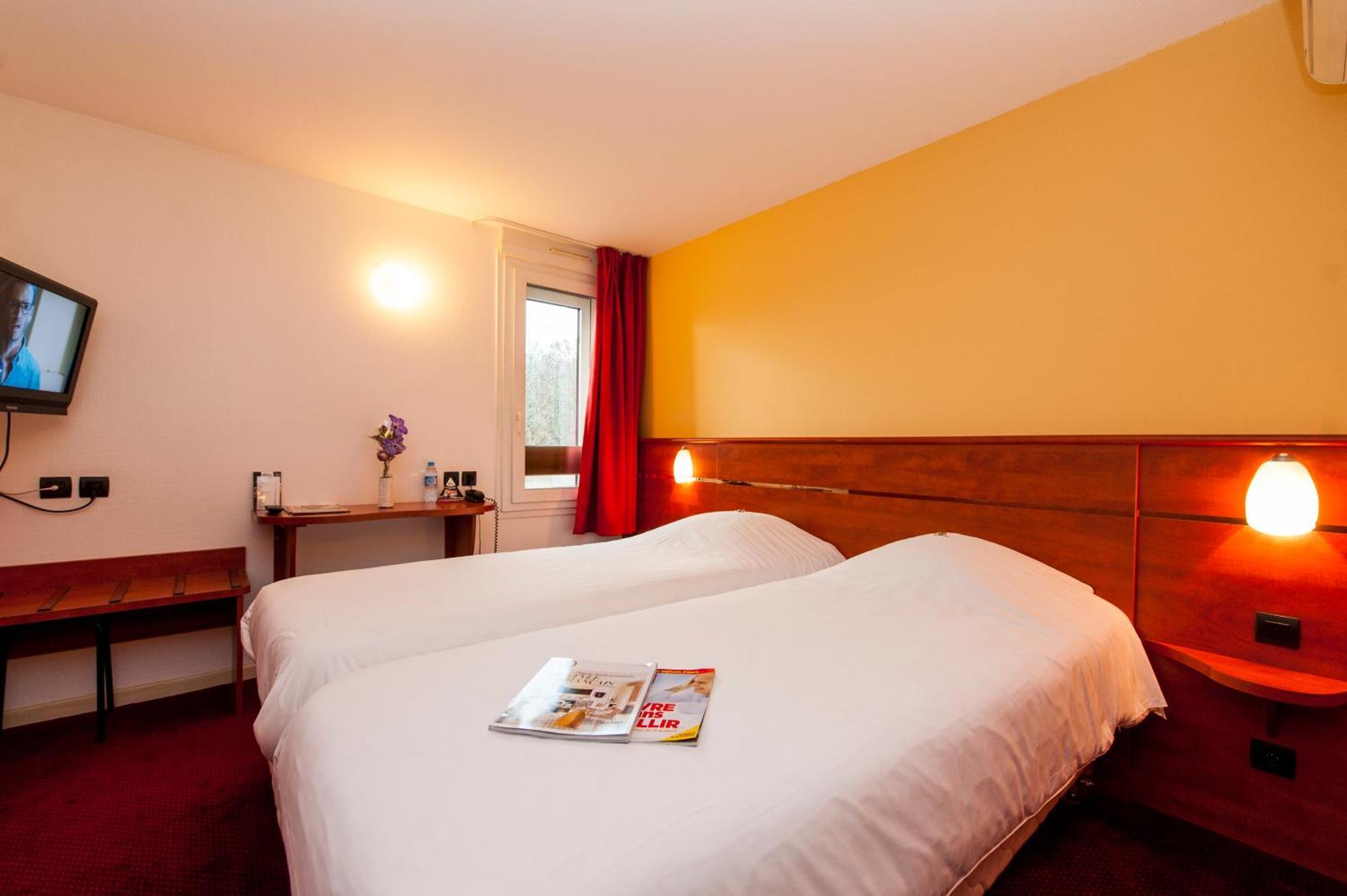 Brit Hotel Agen - L'Aquitaine Le Passage  Екстериор снимка