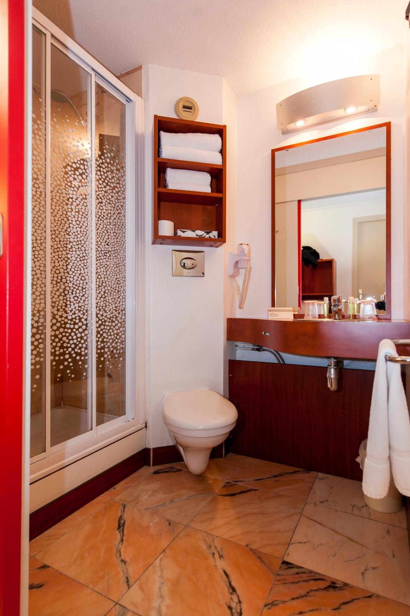 Brit Hotel Agen - L'Aquitaine Le Passage  Екстериор снимка