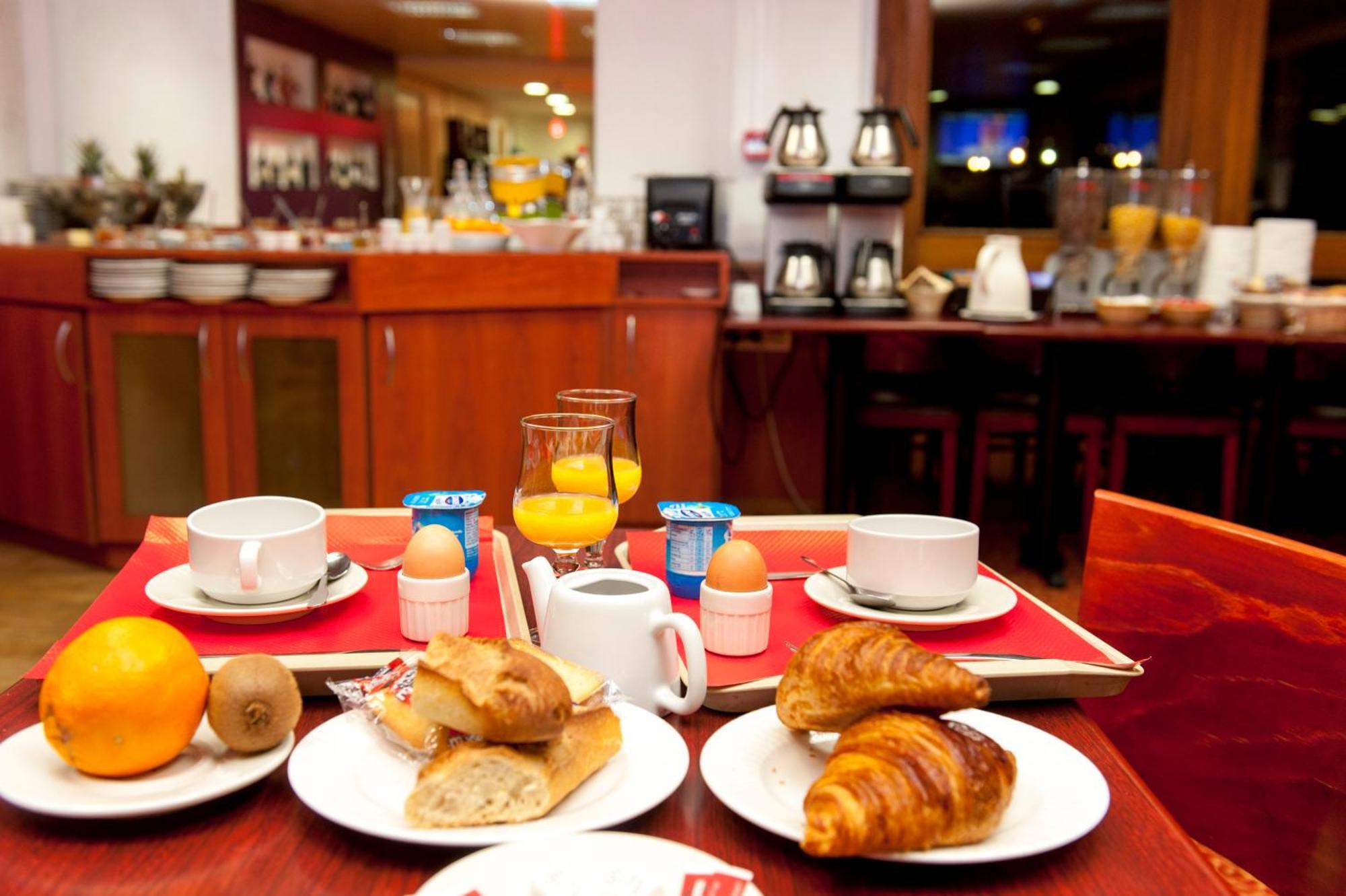 Brit Hotel Agen - L'Aquitaine Le Passage  Екстериор снимка