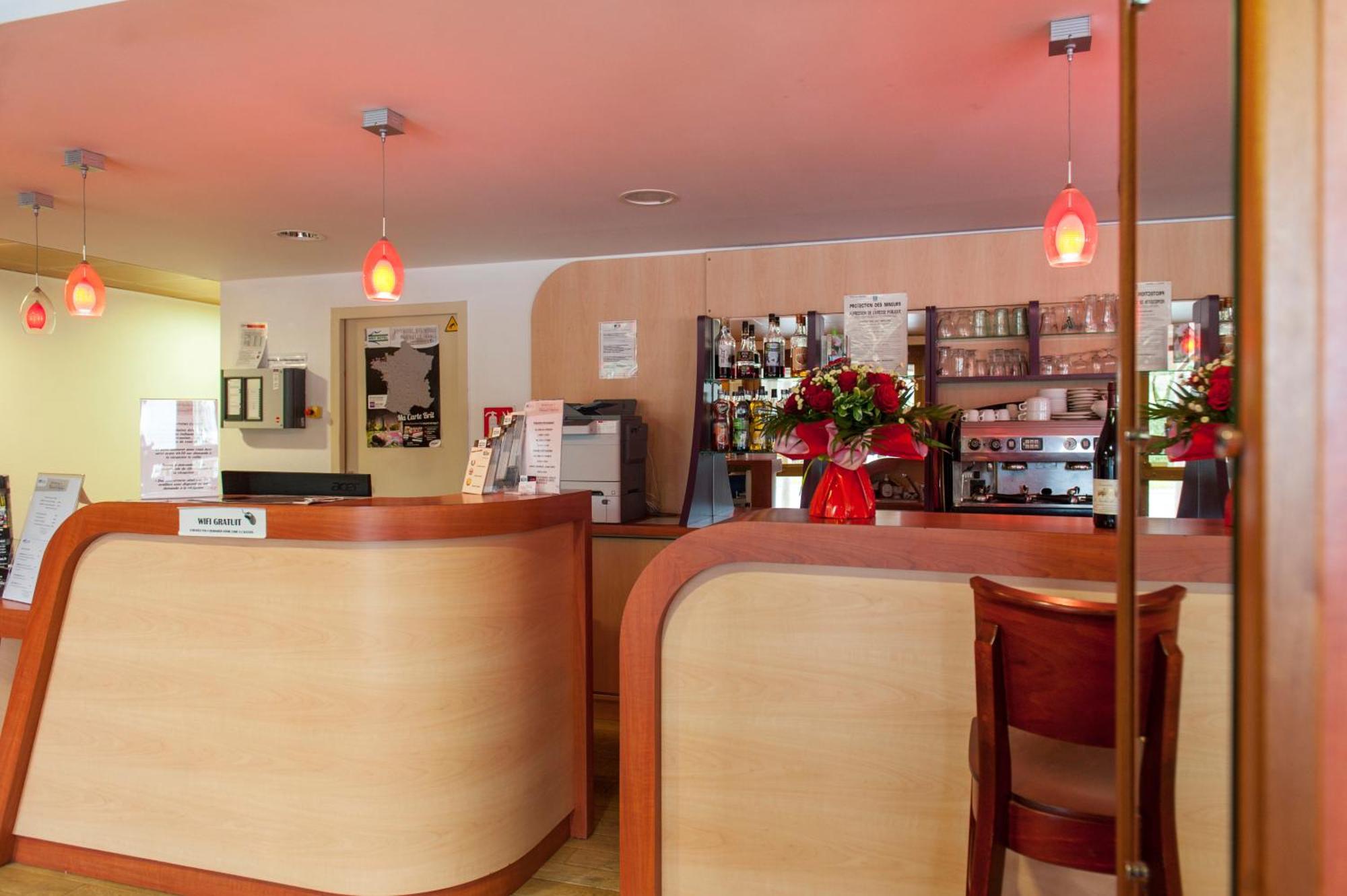 Brit Hotel Agen - L'Aquitaine Le Passage  Екстериор снимка