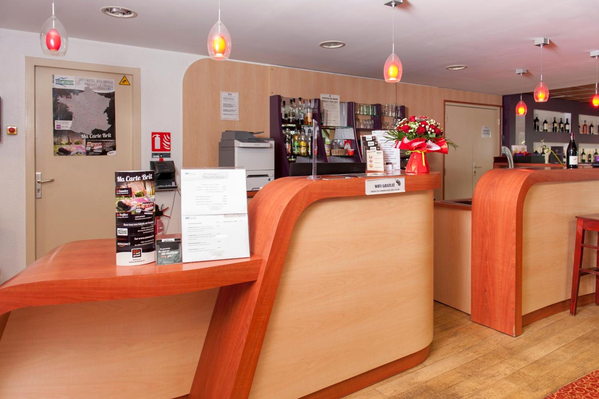 Brit Hotel Agen - L'Aquitaine Le Passage  Екстериор снимка
